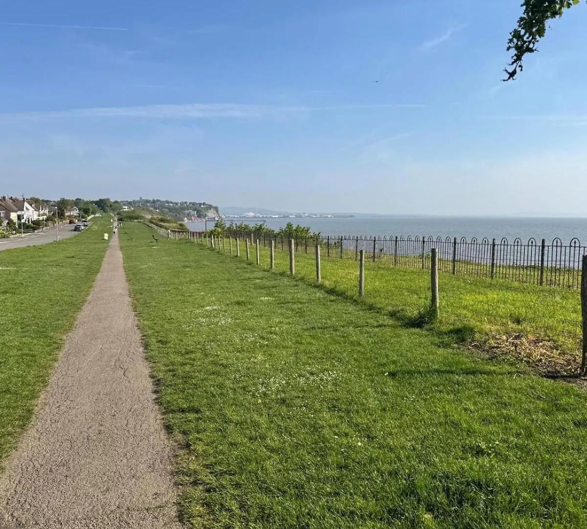 Spacious 2 Bed Apartment In The Centre Of Penarth Cardiff