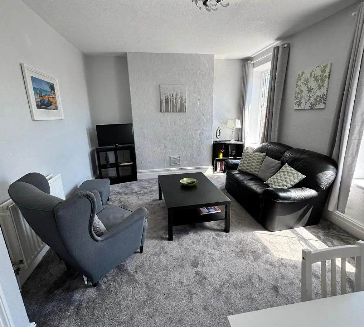 Spacious 2 Bed Apartment In The Centre Of Penarth Cardiff 0*,  Royaume-Uni