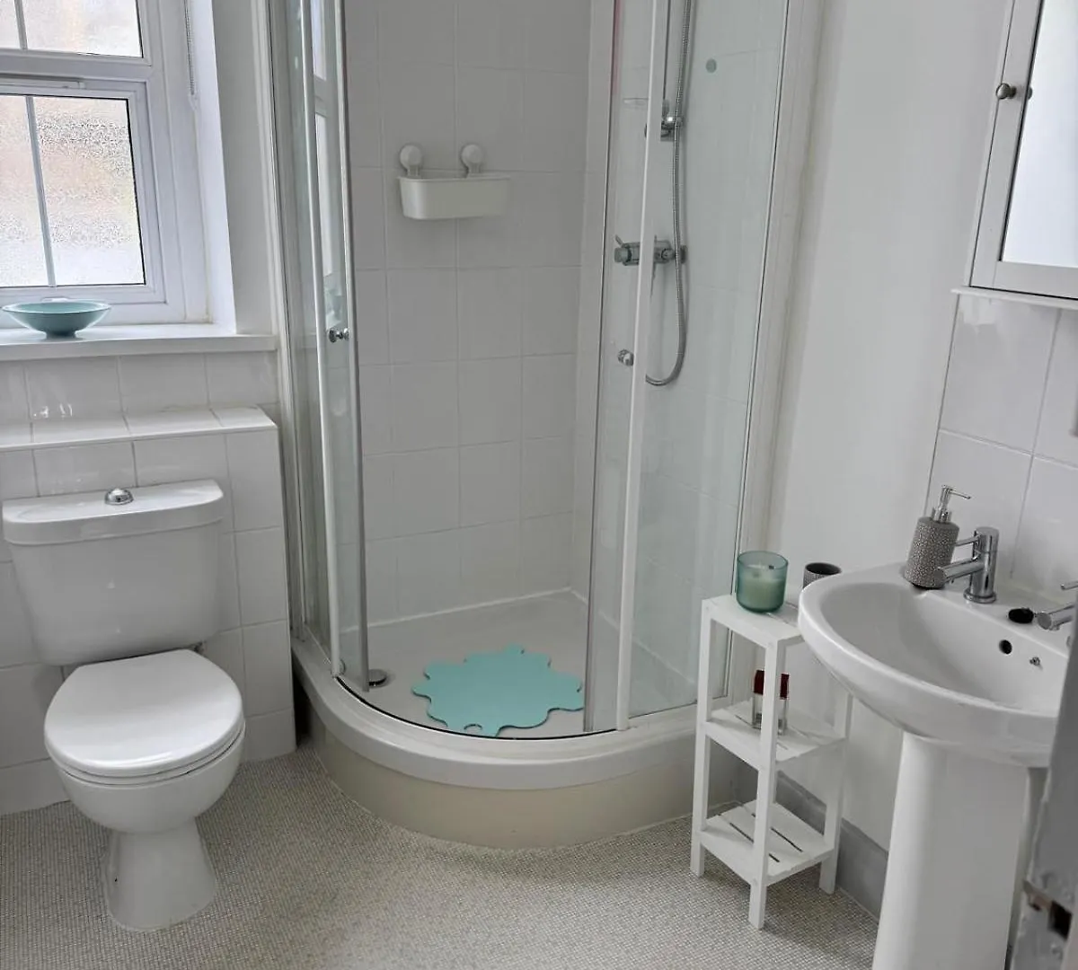 Spacious 2 Bed Apartment In The Centre Of Penarth Cardiff